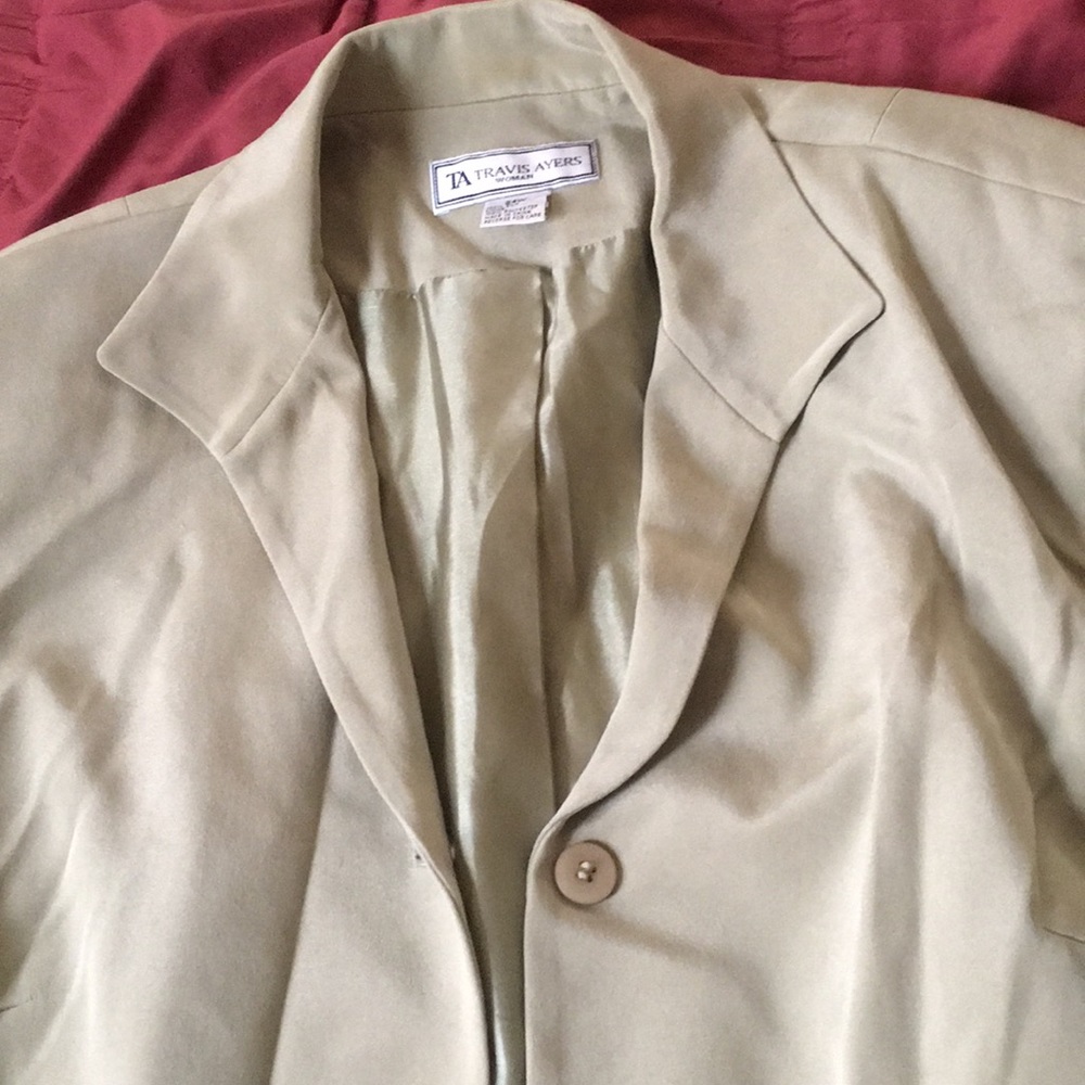 Blazer - Picture 6 of 7